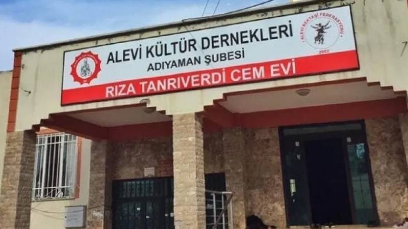 CEMEVİNE ÇİRKİN SALDIRI