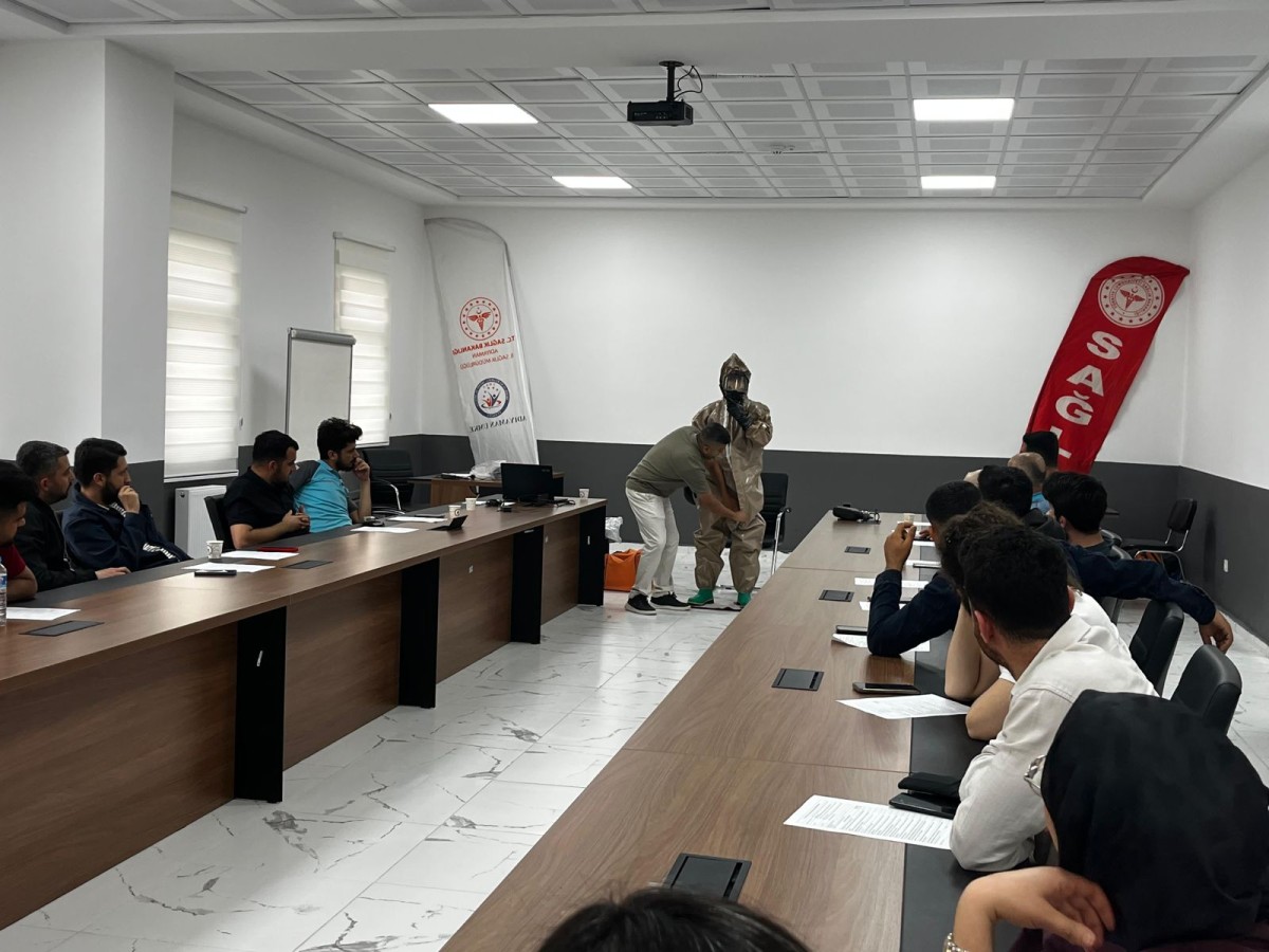 Sağlık çalışanlarına KBRN eğitimi
