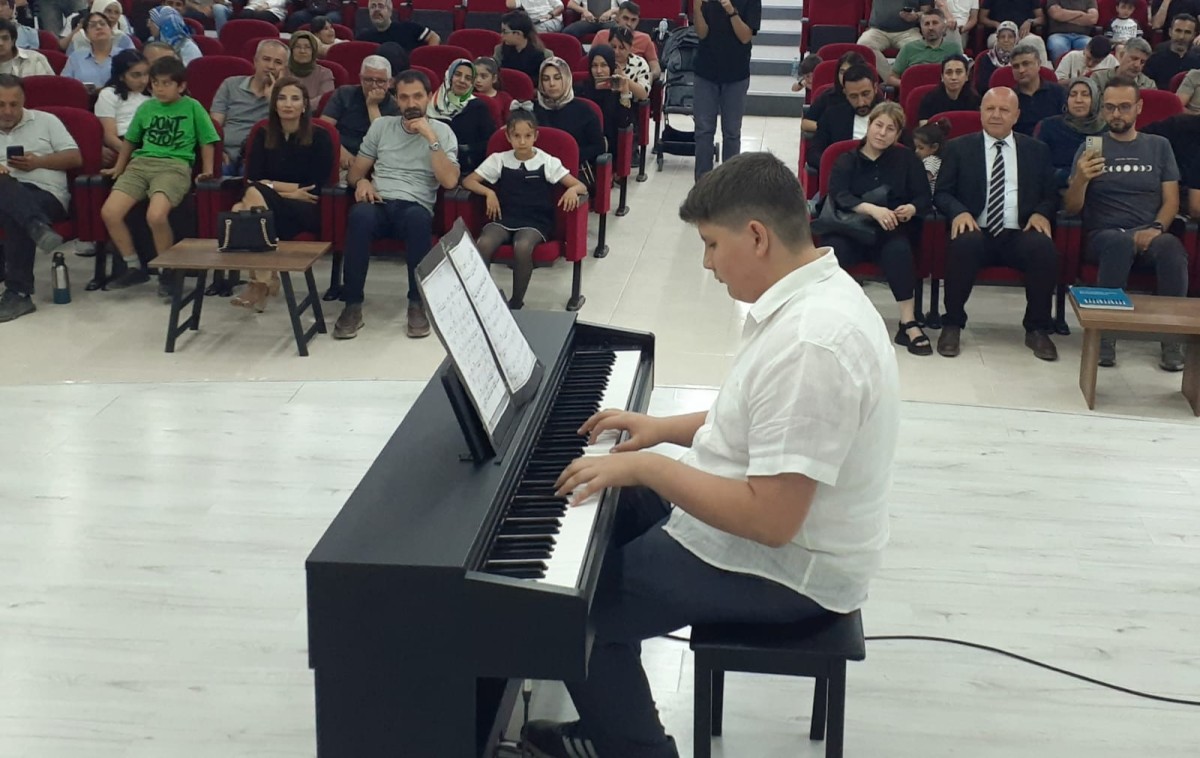 ADIYAMAN’DA GENÇ PİYANİSTLER HÜNERLERİNİ SERGİLEDİ