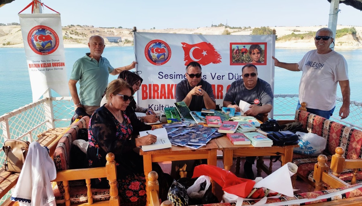 SESKODER DEN TEKNEDE ŞİİR VE İMZA GÜNÜ ETKİNLİĞİ