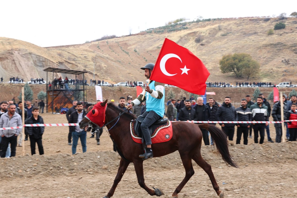 71. YILDÖNÜMÜNDE FARKLI KUTLAMA