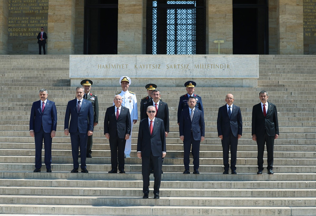 Cumhurbaşkanı Erdoğan, Yüksek Askerî Şûra üyeleriyle birlikte Anıtkabir’i ziyaret etti