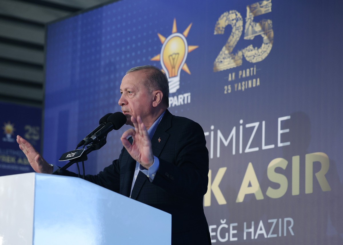 “86 milyon olarak hep beraber müreffeh ve aydınlık istikbale yürümemize set çekilmesine izin vermeyiz”